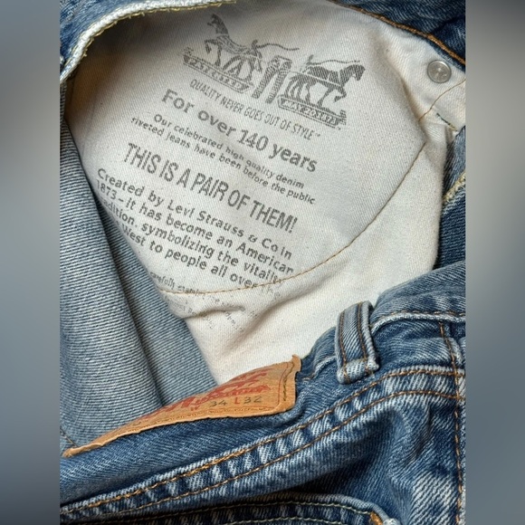 Levi’s Jeans Mens 34x32 Blue 550 Denim Pants Measures 33x31 Straight Faded - Picture 9 of 9